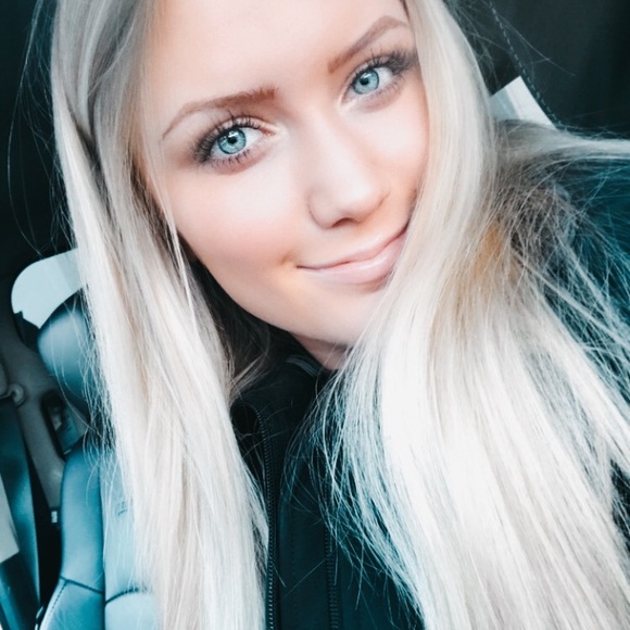 Meet your Posher, Janet - Picture 1 of 3